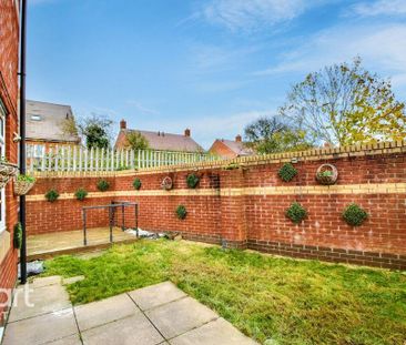 3 bedroom end of terrace house to rent - Photo 2