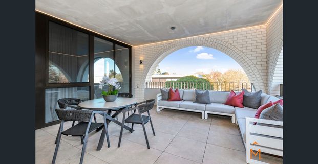 Setting the Bar in Brighton - Fully Furnished - Photo 1