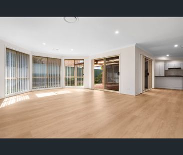 8 Rooke Ct, Kellyville, NSW 2155 - Photo 3