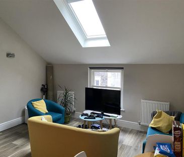 3 bedroom flat to rent - Photo 1