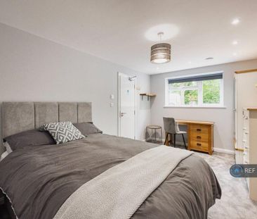 1 bedroom in a house share to rent - Photo 2