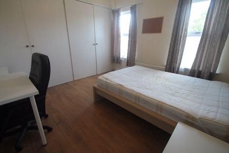 4 bedroom semi-detached house to rent - Photo 5