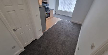 Flat 2, Harehills Lane, Harehills, Leeds, LS9 6HJ - Photo 3