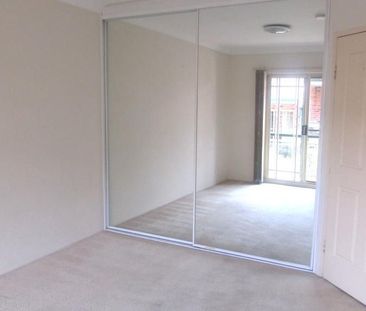 "SPACIOUS TWO BEDROOM UNIT WITH DOUBLE TANDEM GARAGE'' - Photo 4