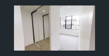 Open Balcony & Timber Floor & Spacious & Quiet & Secure - Photo 3