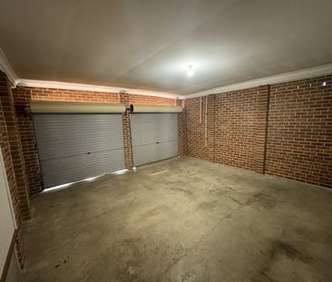 Spacious 4-Bedroom Family Home in Prime Location - Photo 3