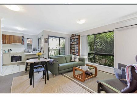 Townhouse - 3 Storey 3 Bedrooms 3 Bathrooms - Photo 3