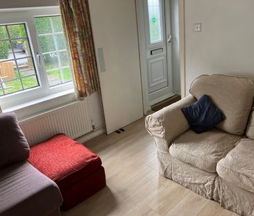 5 bedroom semi-detached house to rent - Photo 2