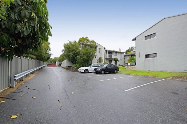 Charming 2-Bedroom Ground Floor Unit with Private Courtyard - Photo 1