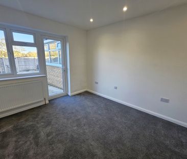 72 Hurtwood Road, Walton-on-Thames - 6 bedrooms Property for lettin... - Photo 1