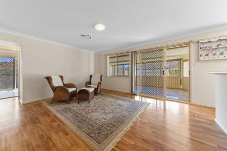 Light, Space & Convenience - Perfect Hamlyn Terrace Family Home! - Photo 4
