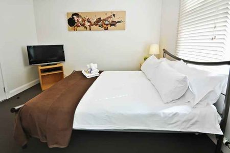 Room 10 (Ensuite) - Photo 5