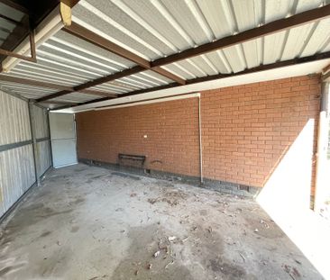 Spacious 3 x 1 Home - 6 month lease only - Photo 3