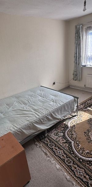Room in a Shared Flat, Stratford Road, E13 - Photo 2