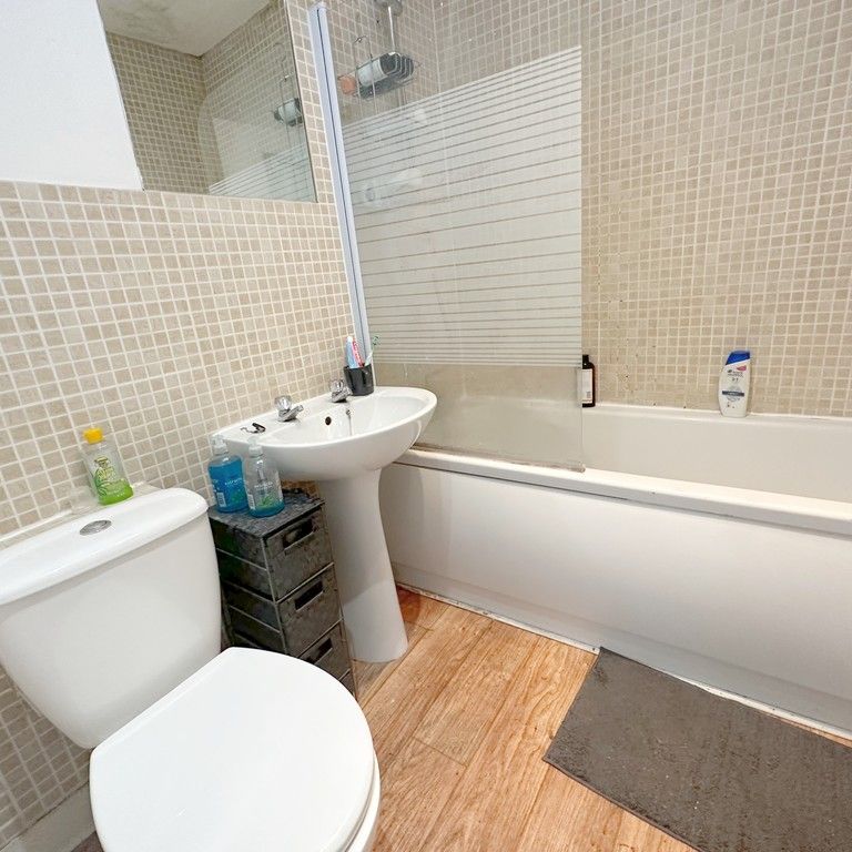 2 Bedroom Flat - Photo 1