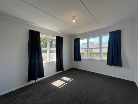 21 McBurney Place, Mangere East, Auckland - Photo 2