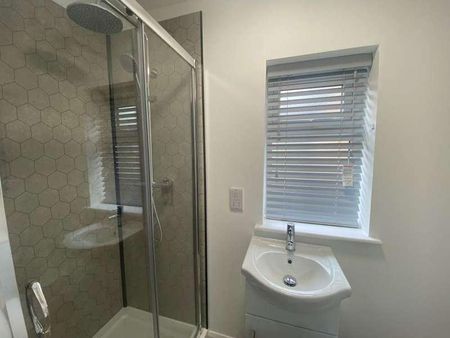 Newly Refurbished Ensuite Room With Kitchenette, PE1 - Photo 2