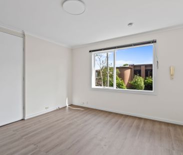 Studio Living in the Heart of St Kilda - Photo 4