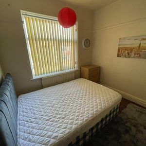 Room in a Shared House, Coleridge Road, M16 - Photo 3