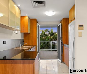 Executive City-View Living in Clayfield - Photo 6