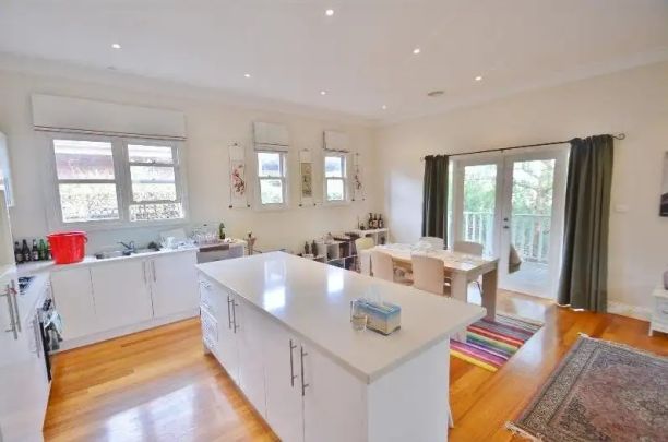 “Original Charm” - Photo 1