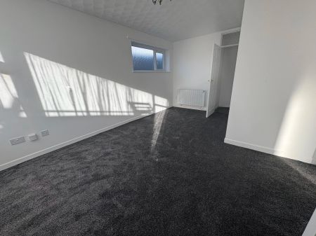 **NO DEPOSIT OPTION AVAILABLE** - Photo 2