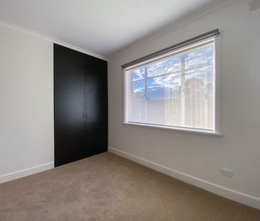SUPERB TWO BEDROOM APARTMENT - Photo 2