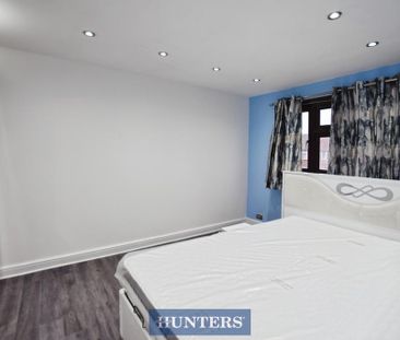 3 bedroom end of terrace house to rent - Photo 3