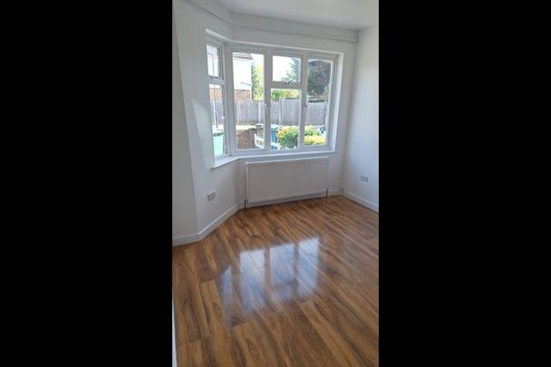 3 Bed Flat, Cypress Road, HA3 - Photo 1