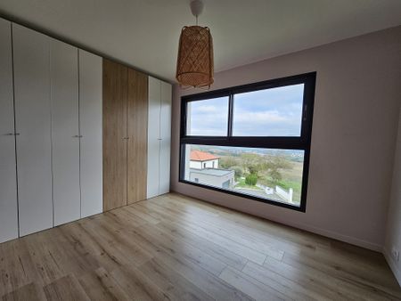 Location Maison 6 pièces 129m² VEYRE MONTON 63960 - Photo 3