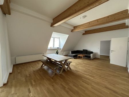 UNBEFRISTET: große 5 Zimmer im frisch ausgebauten Dachgeschoss mit Balkon! - Foto 2