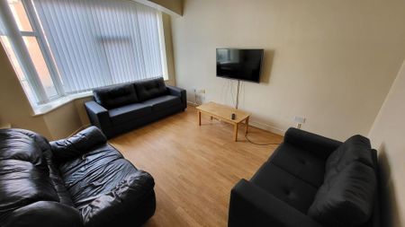 1 bedroom in a house share to rent - Photo 4
