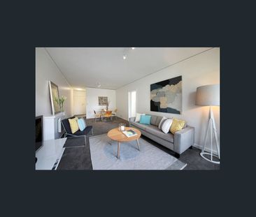 Top Floor 2 Bedroom Apartment - Photo 1