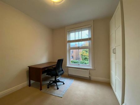 4 bedroom semi-detached house to rent - Photo 5