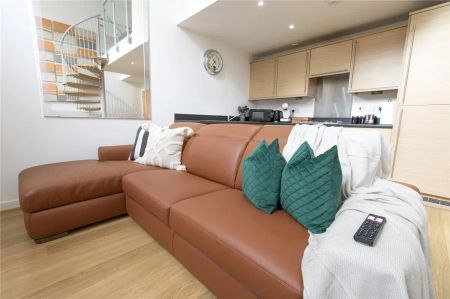 1 bedroom flat in 55 Shepperton Road - Photo 5