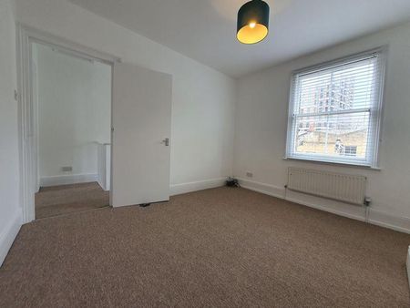3 bedroom flat to rent - Photo 5