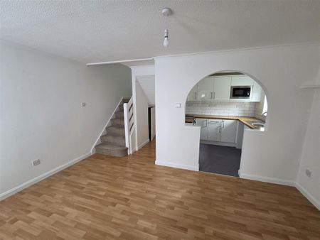 1 bedroom semi-detached house to rent - Photo 2