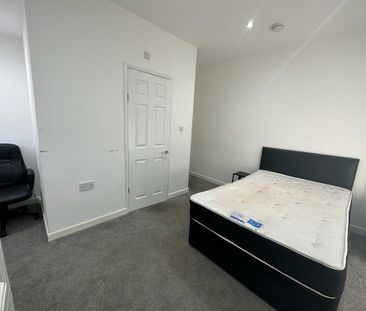 6 bedroom terraced house to rent - Photo 4