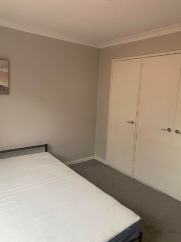 East Perth - Photo 4