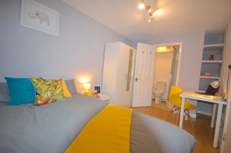 Five-Bedroom Shared House Near Heathrow! Room 3 - Photo 3