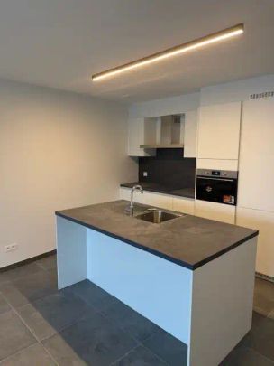 Nieuwbouw energiezuinig appartement met 2 slaapkamers, terras en parking in centrum Houthalen - Photo 1