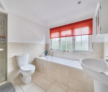 Walkers Ridge, Camberley, Surrey, GU15 - Photo 5