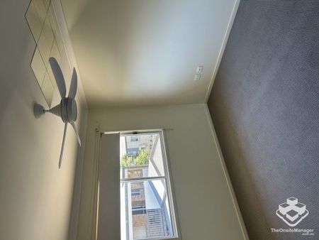 3 bed Townhouse, Garage & Carport - Photo 4