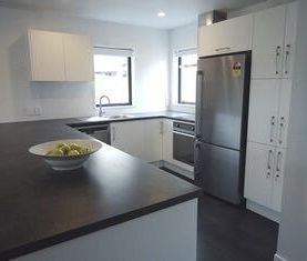 RICCARTON – PURPOSE BUILT, MODERN DOUBLE BEDROOM + ENSUITE BATHROOM - Photo 3