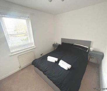 2 bedroom property to rent in Renfrew - Photo 1