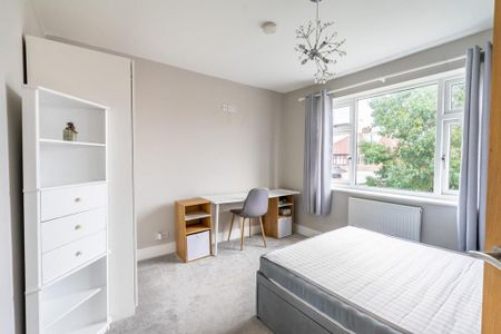 4 bedroom semi-detached house to rent - Photo 4
