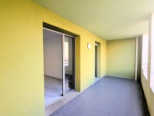 AIX LA DURANNE APPARTEMENT T2 TERRASSE, - Photo 1