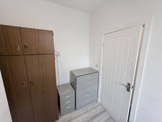4 Bed Terraced House, Holbeck St, L4 - Photo 1