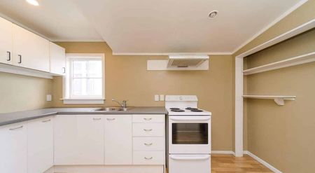 Four Bedroom, City Centre. - Photo 2