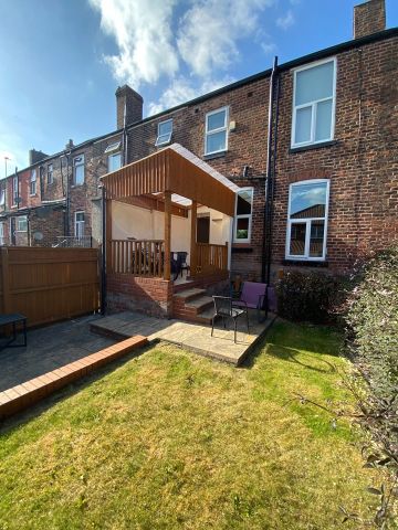 Room in a Shared House, Ash Grove, M14 - Photo 2